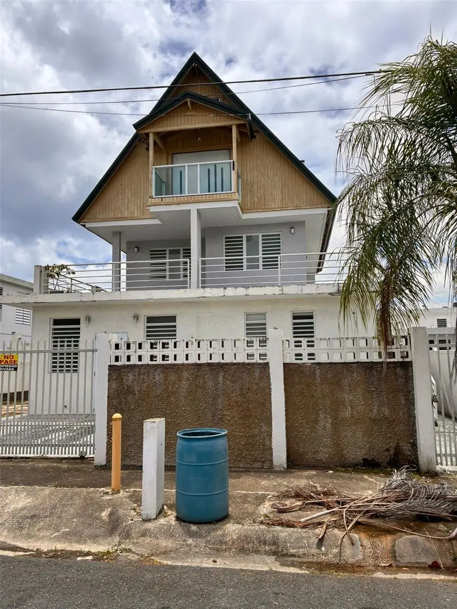 Calle E E, PR