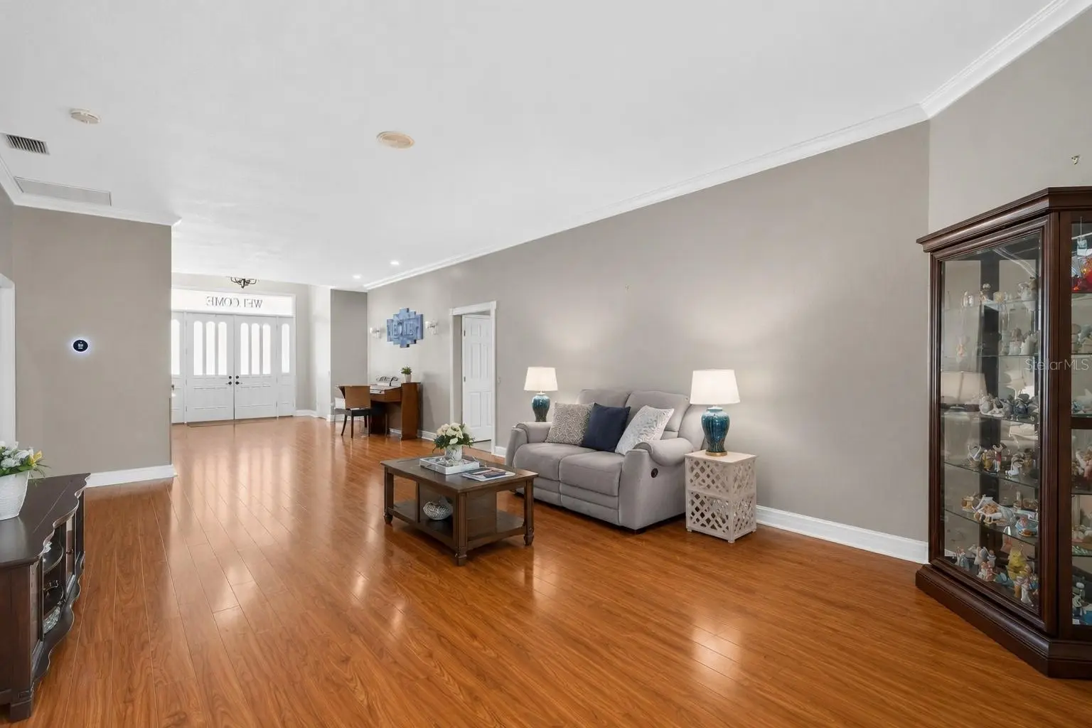 421 Willow Oak Court, FL