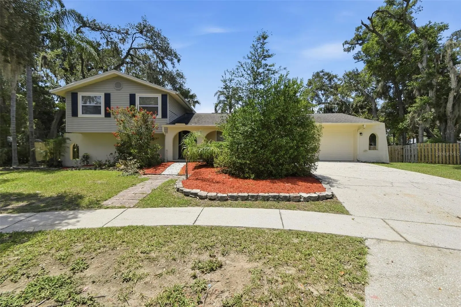 1200 Lake Valrico Lane, FL