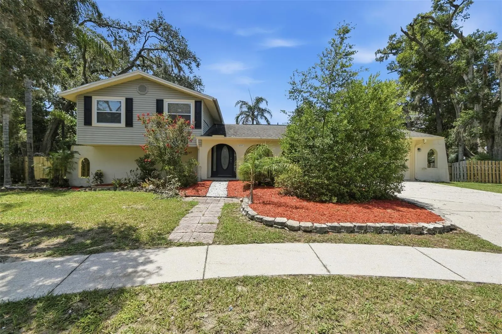 1200 Lake Valrico Lane, FL