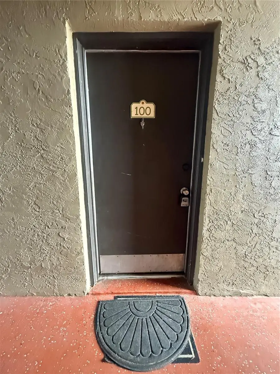 305 Wymore Road, FL