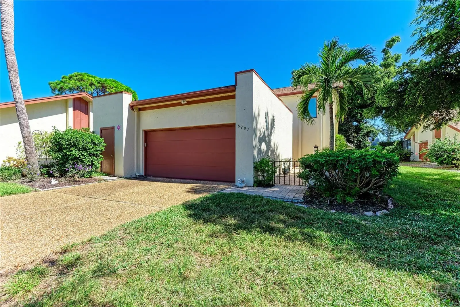 6207 Courtside Drive, FL