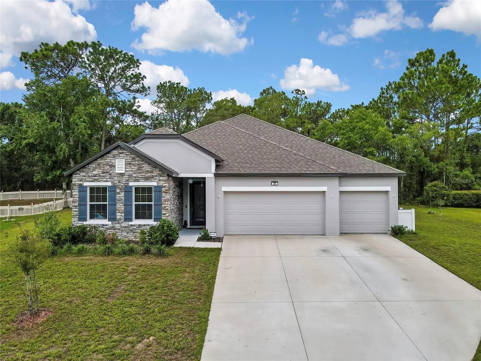 32 Carnation Court, FL