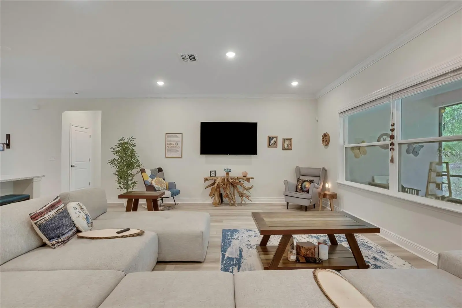 32 Carnation Court, FL