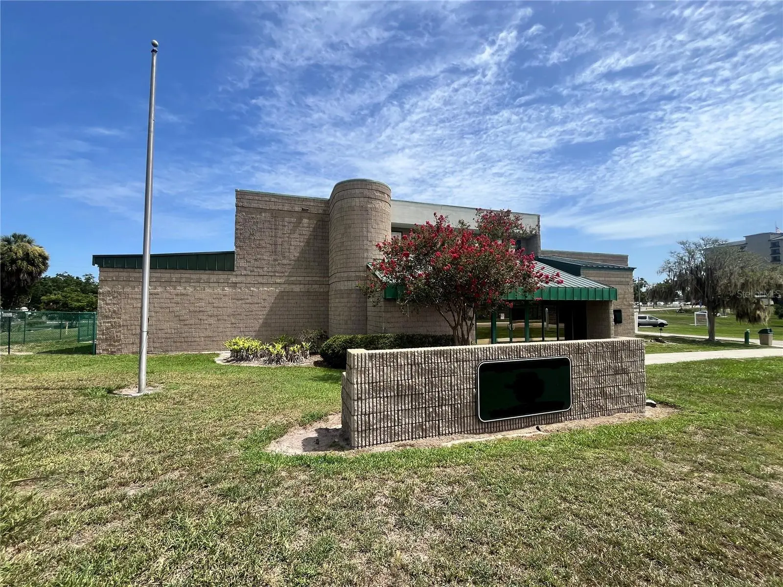 450 Main Street, FL