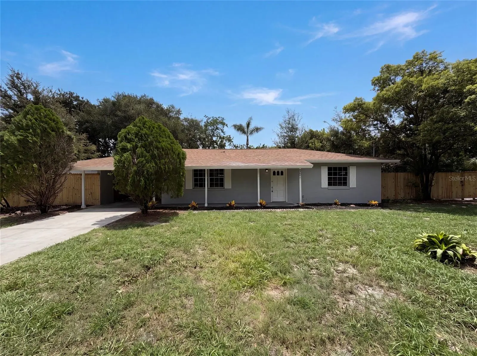 585 Hewett Drive, FL