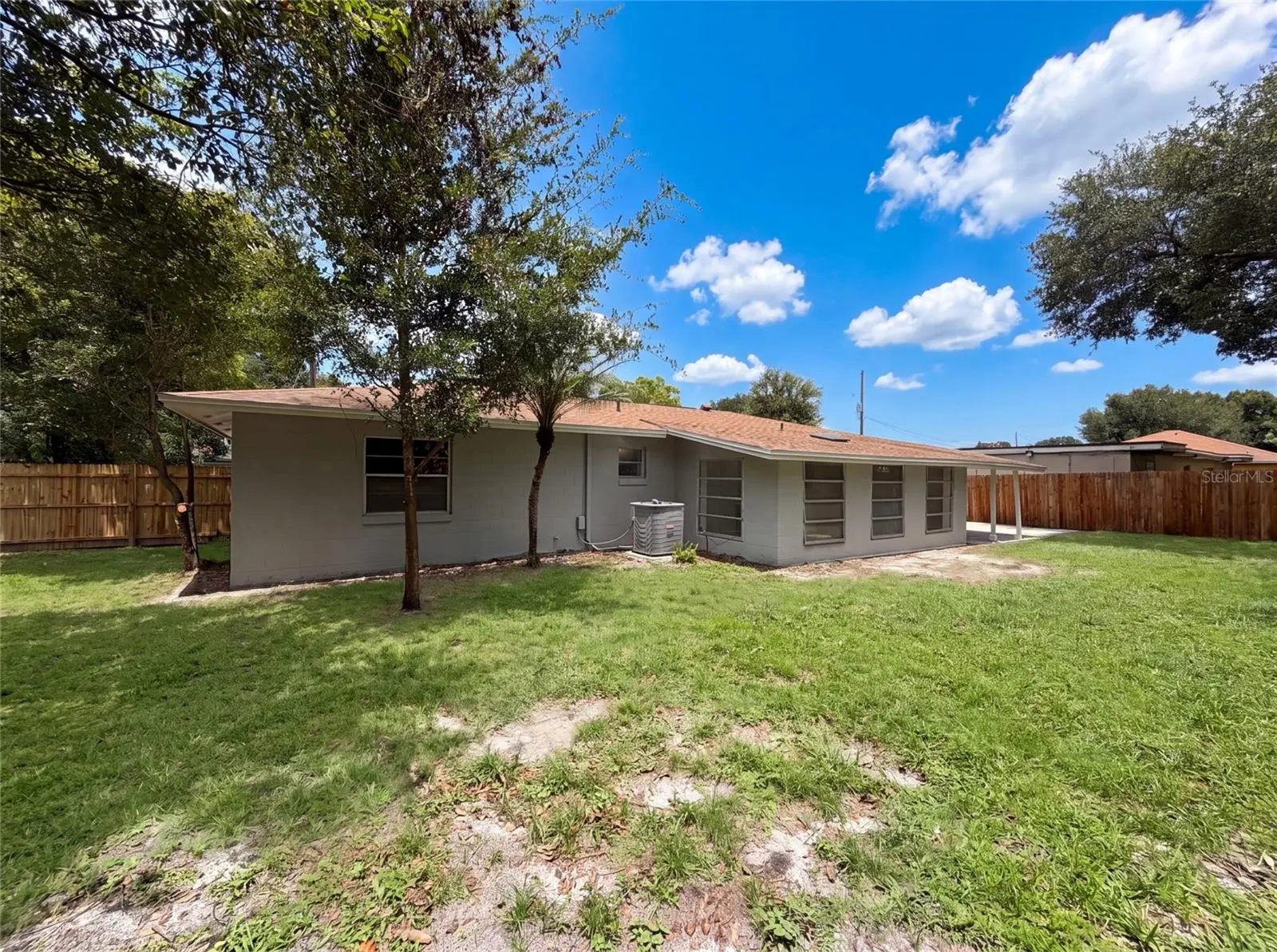 585 Hewett Drive, FL