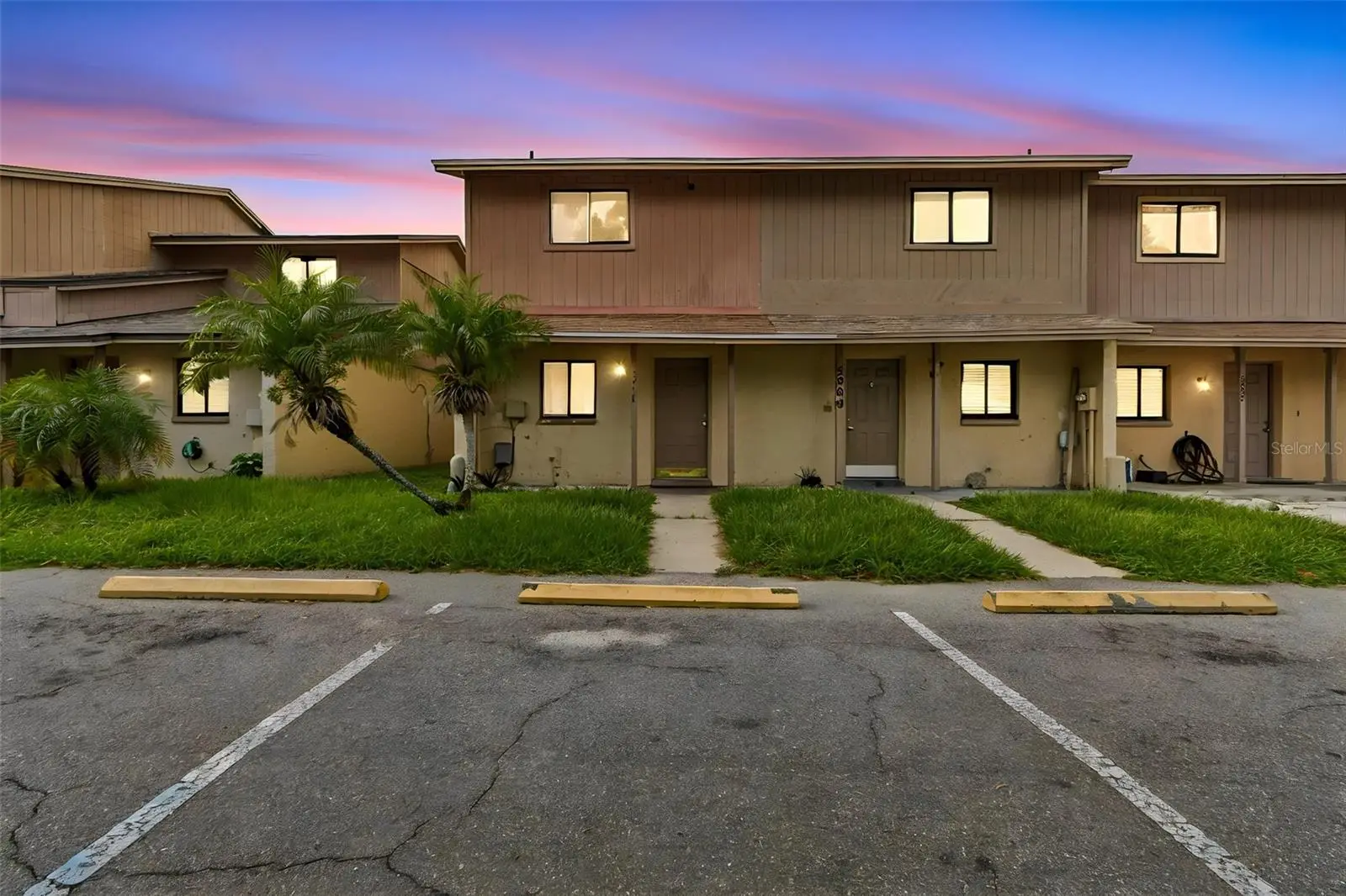 3911 Oak Limb Court, FL