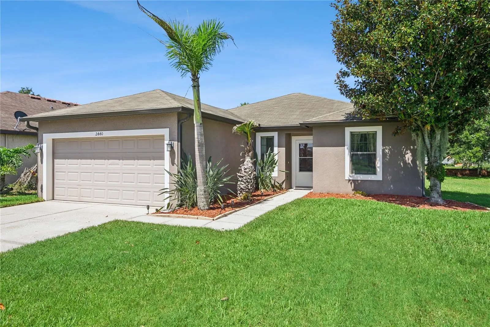 2440 Vineyard Circle, FL