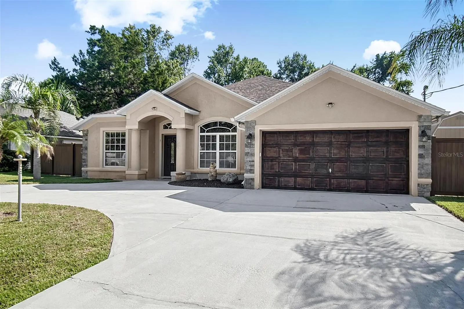 61 Francis Ln, FL