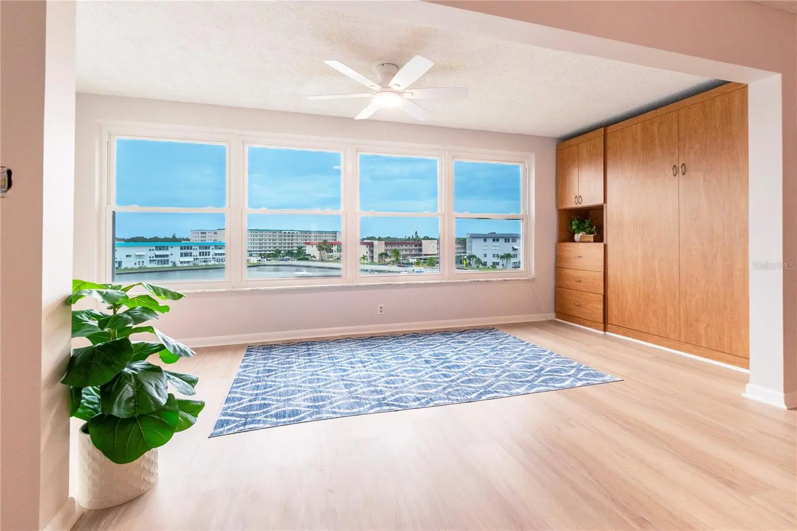 5925 Shore Boulevard, FL