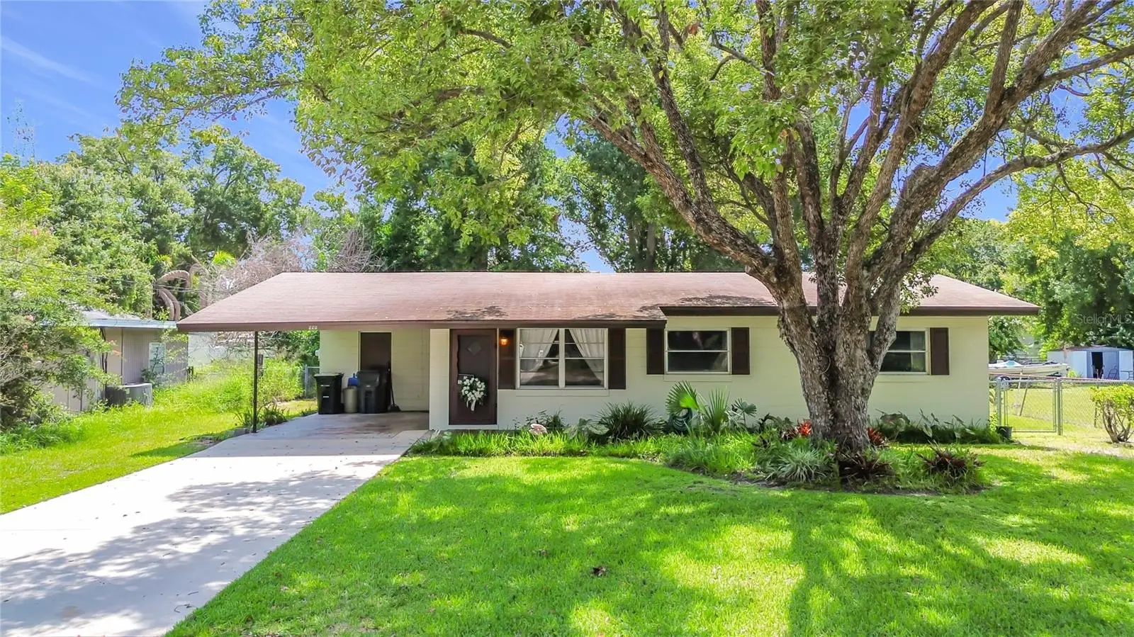 220 Pinehurst Dr, FL