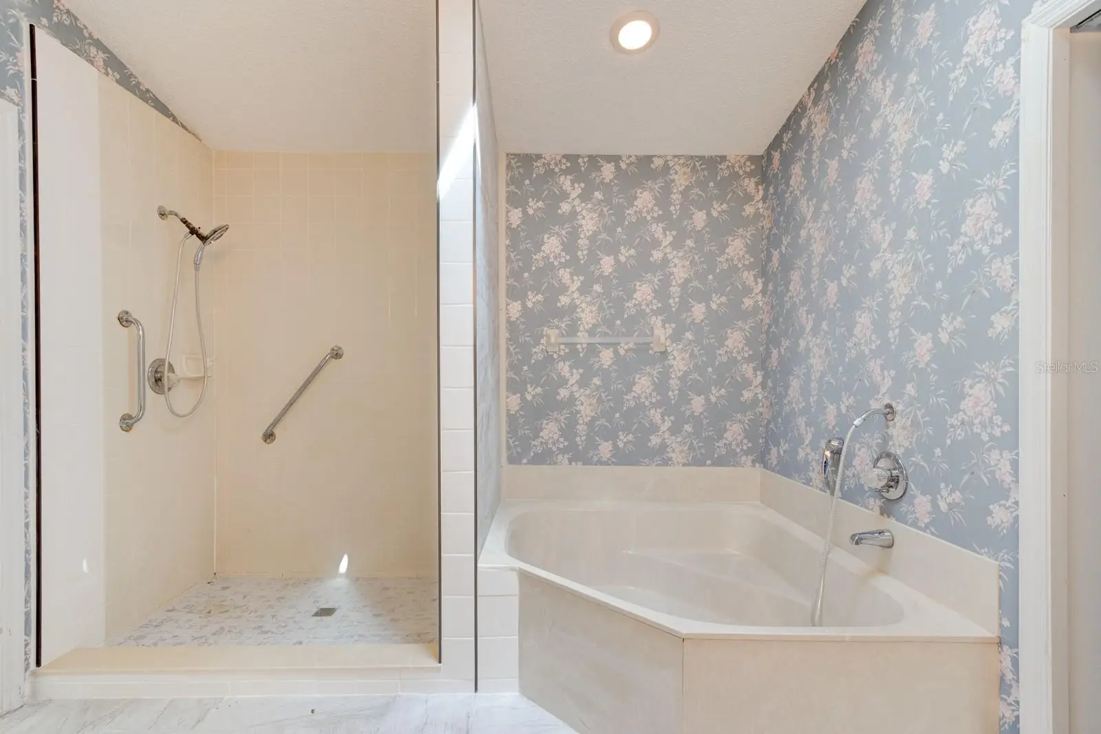 317 Glenbriar Circle, FL