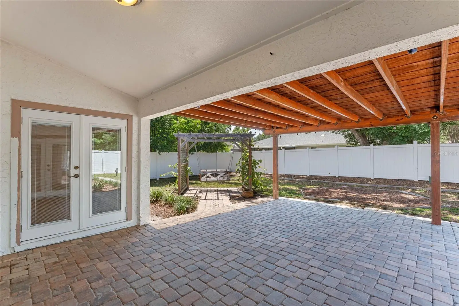 521 Lakeshore Circle, FL