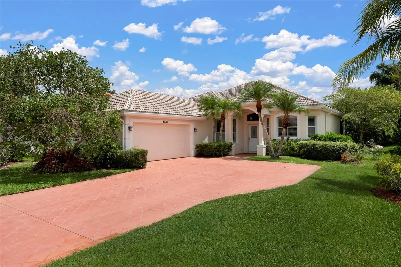 6852 Sagebrush Circle, FL