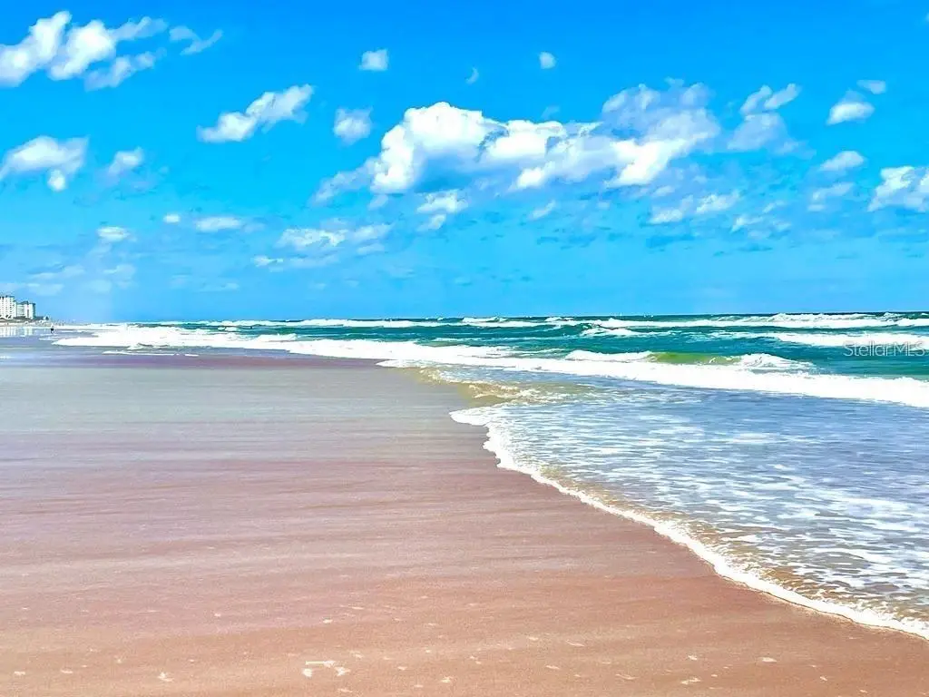 306 Hang Loose Way, FL