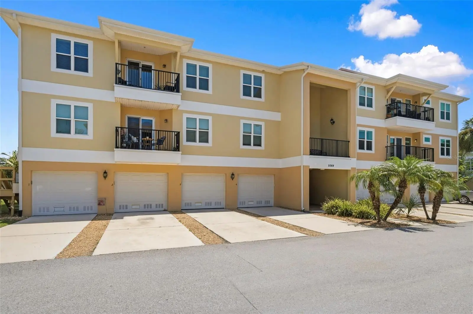 5064 Royal Palms Way, FL