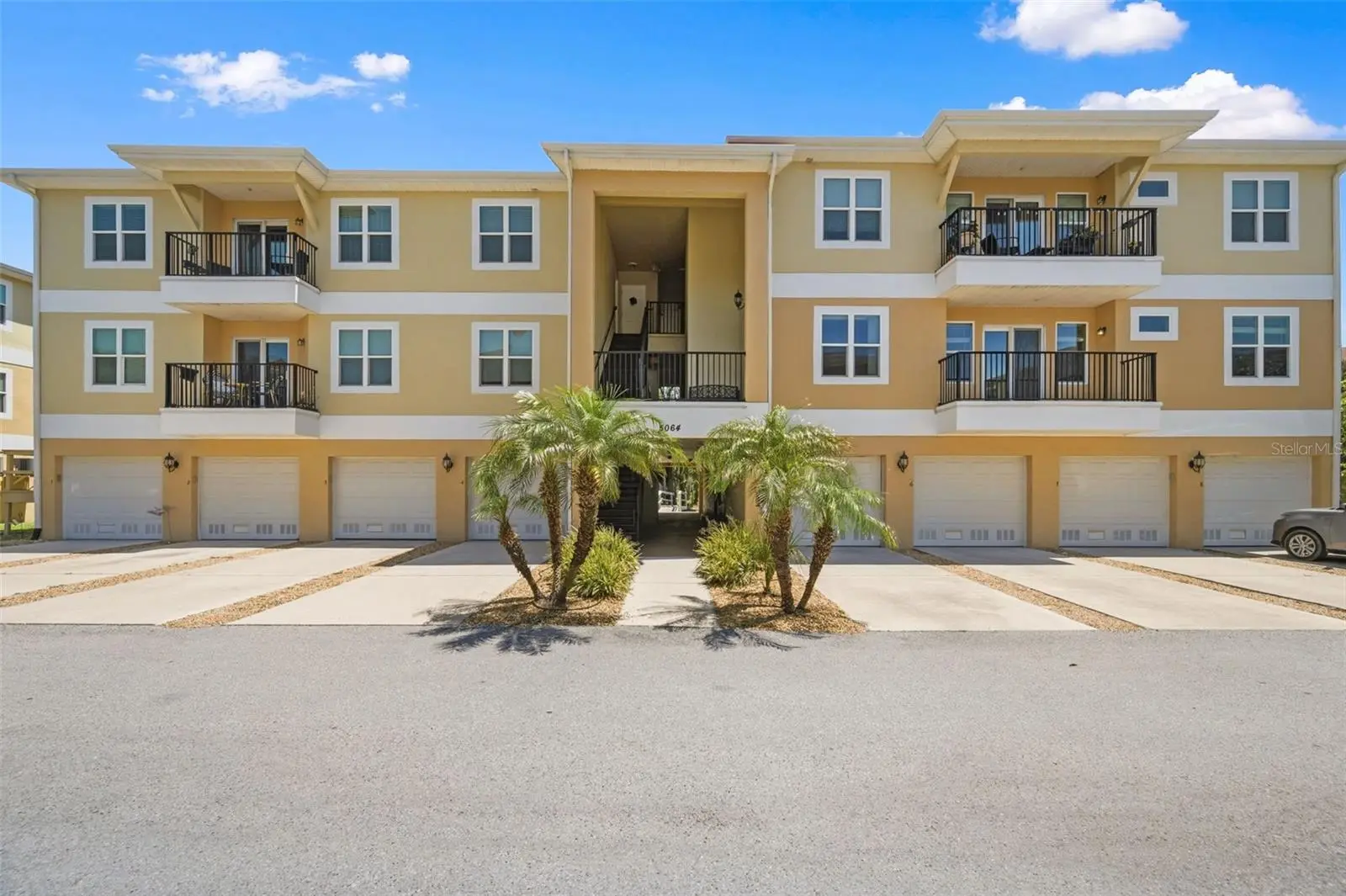 5064 Royal Palms Way, FL