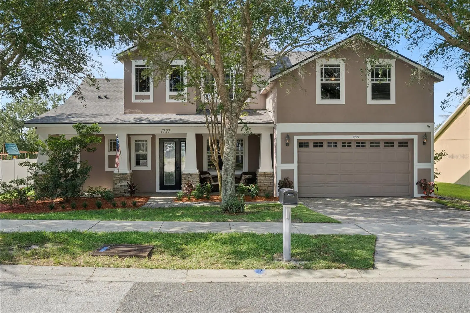 1727 Southern Oak Loop, FL