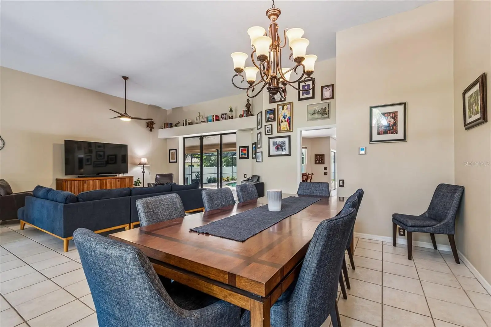 2937 Hillcreek Circle, FL