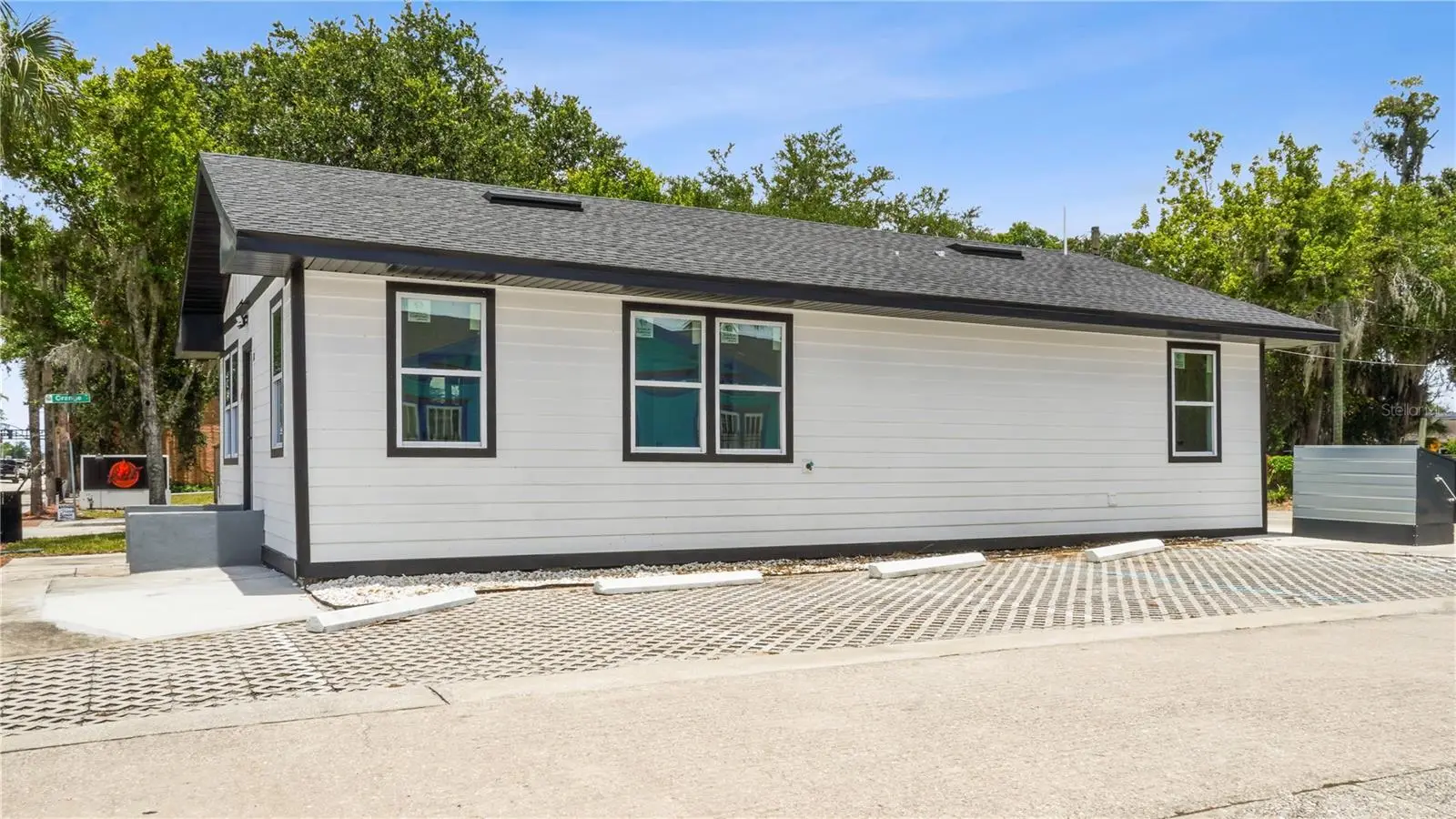 1121 Main Street, FL