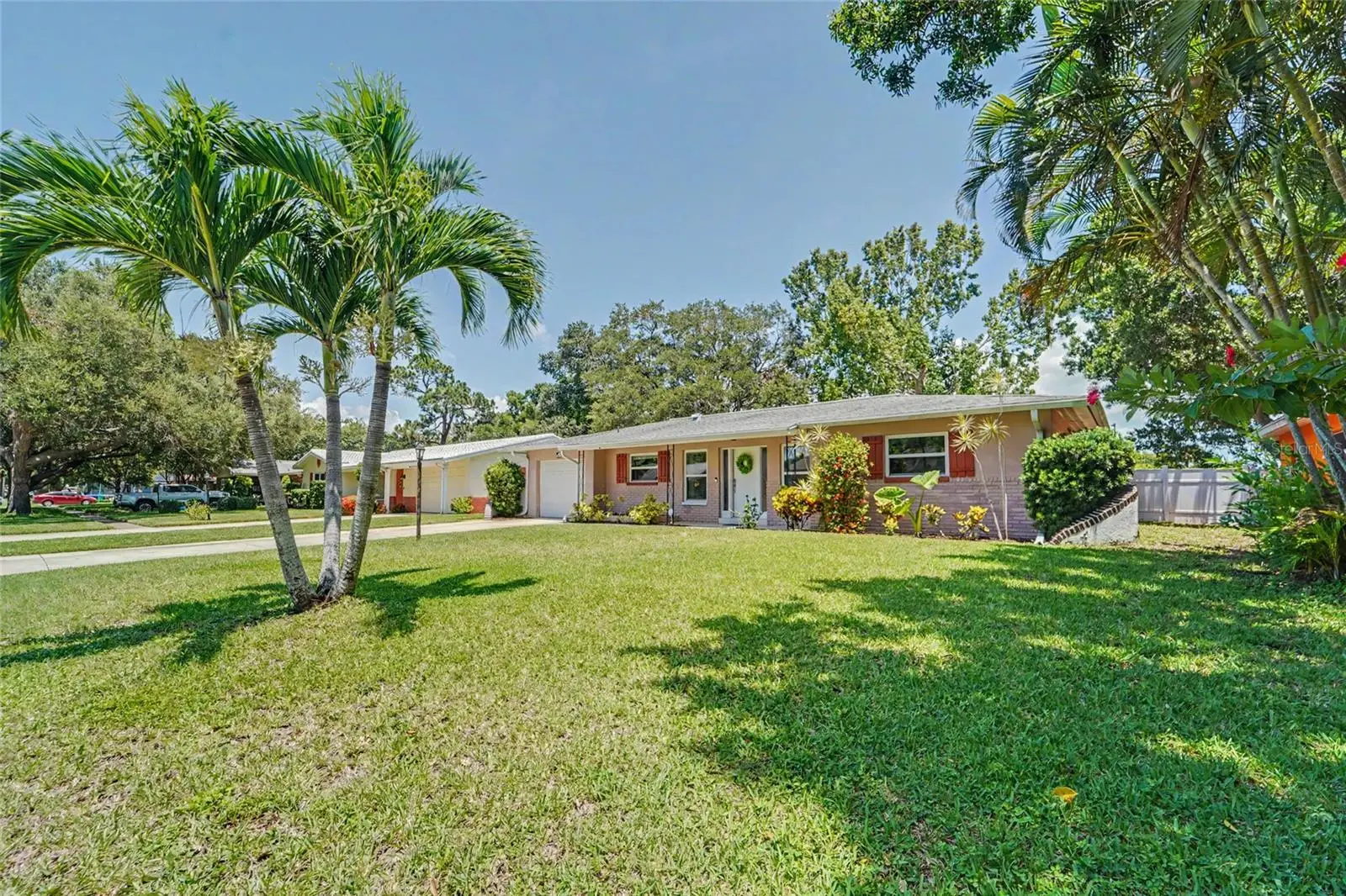 8879 Lakewood Drive, FL