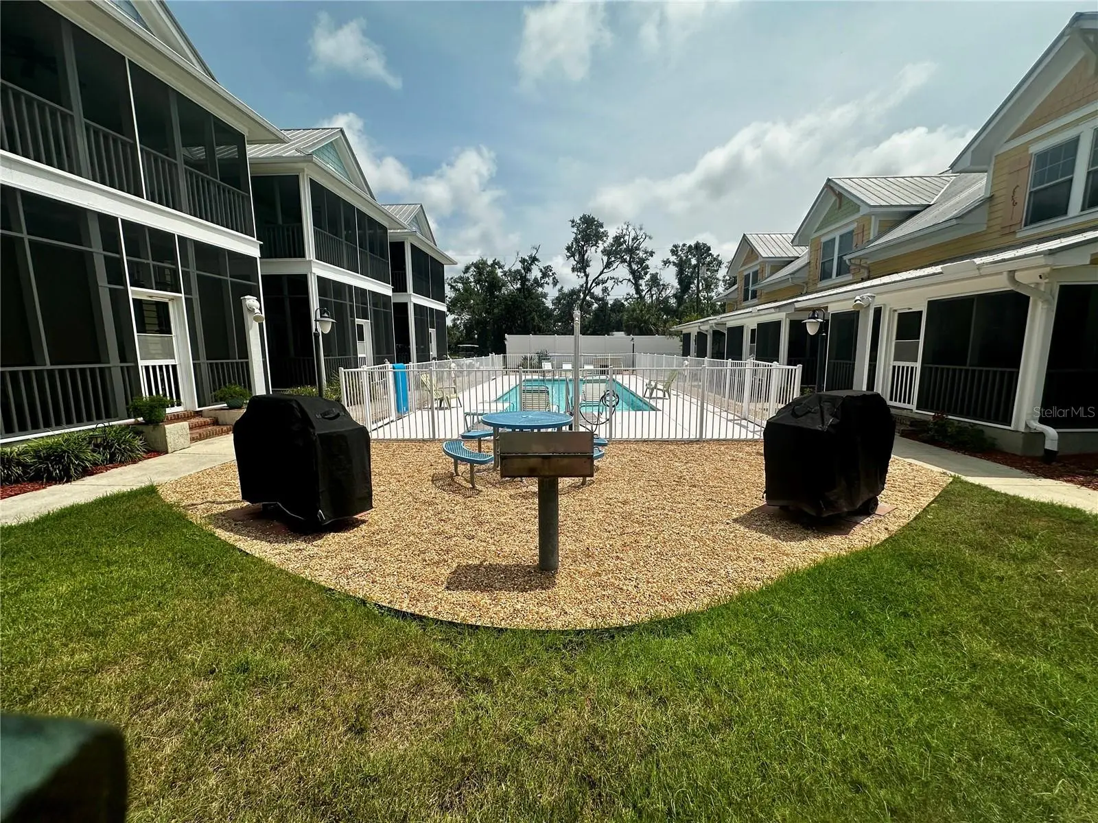 206 Tenth Street, FL