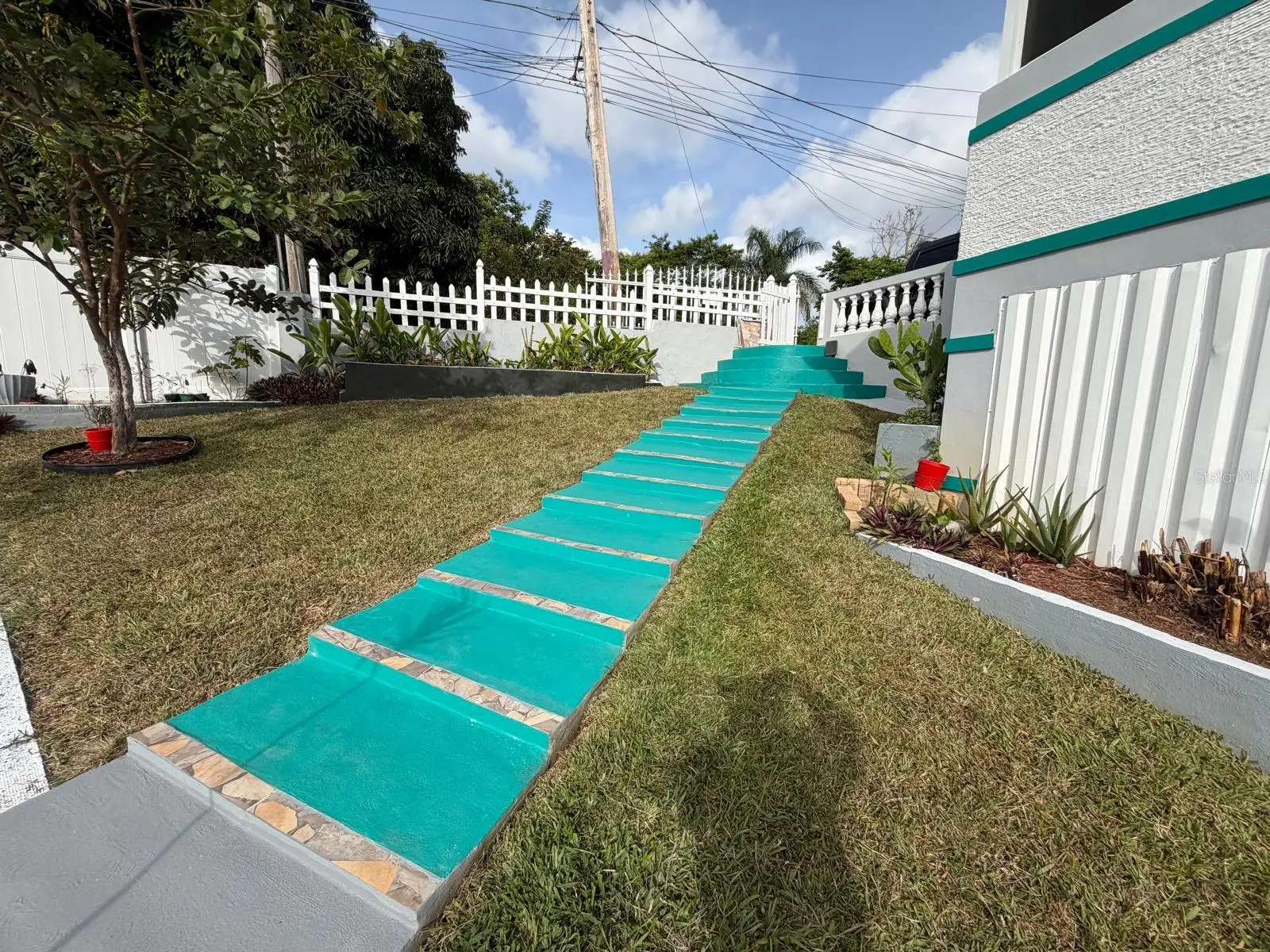 282 Ave. Felix Rios, PR