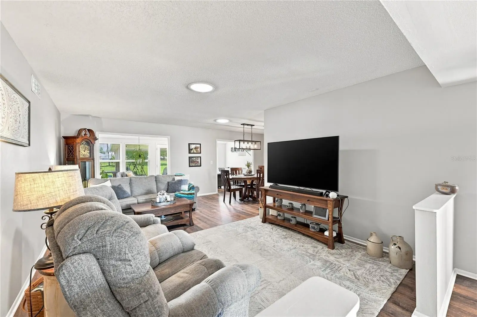 1405 Hacienda Drive, FL
