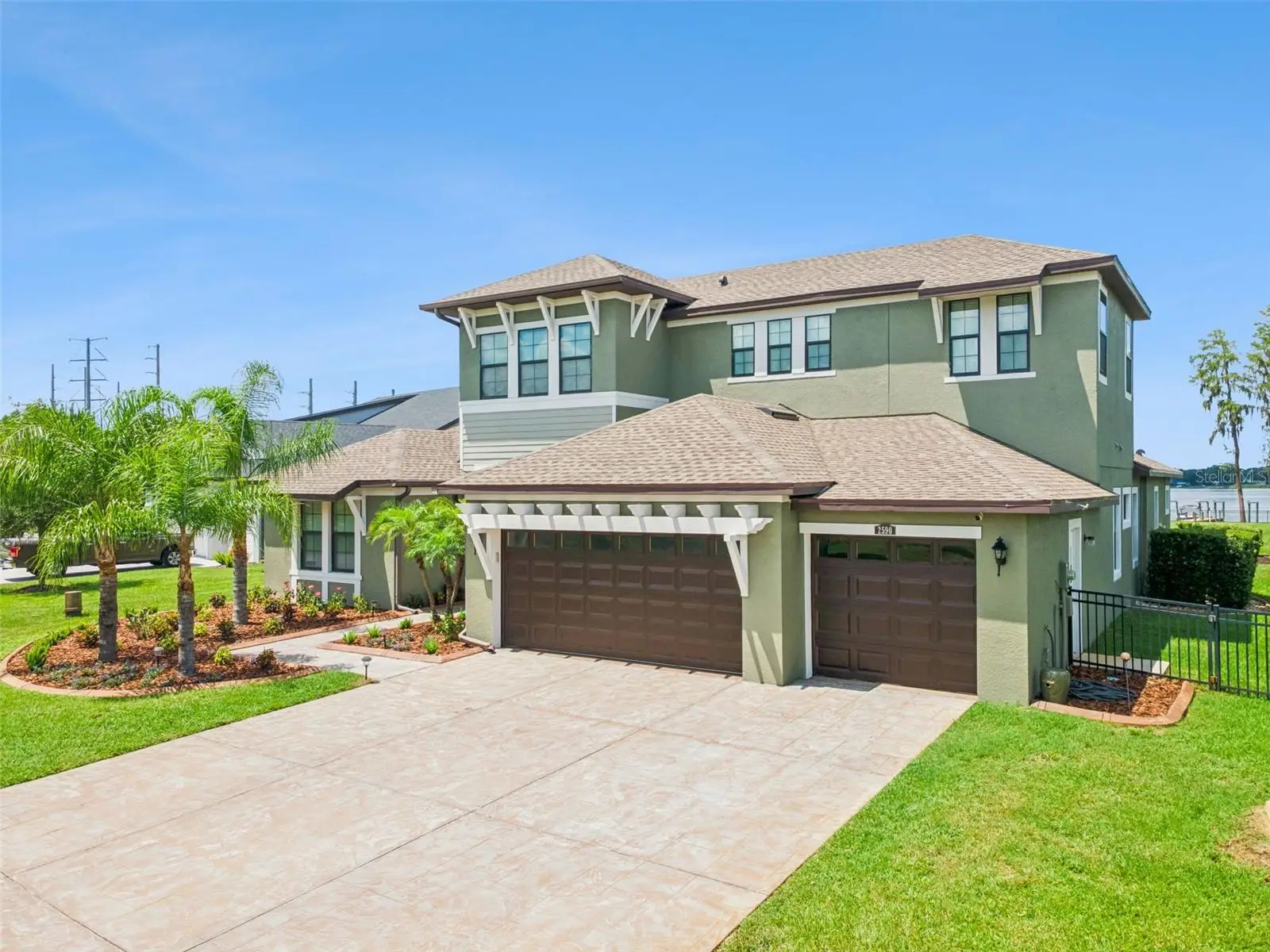 2590 Lake Manor Drive, FL