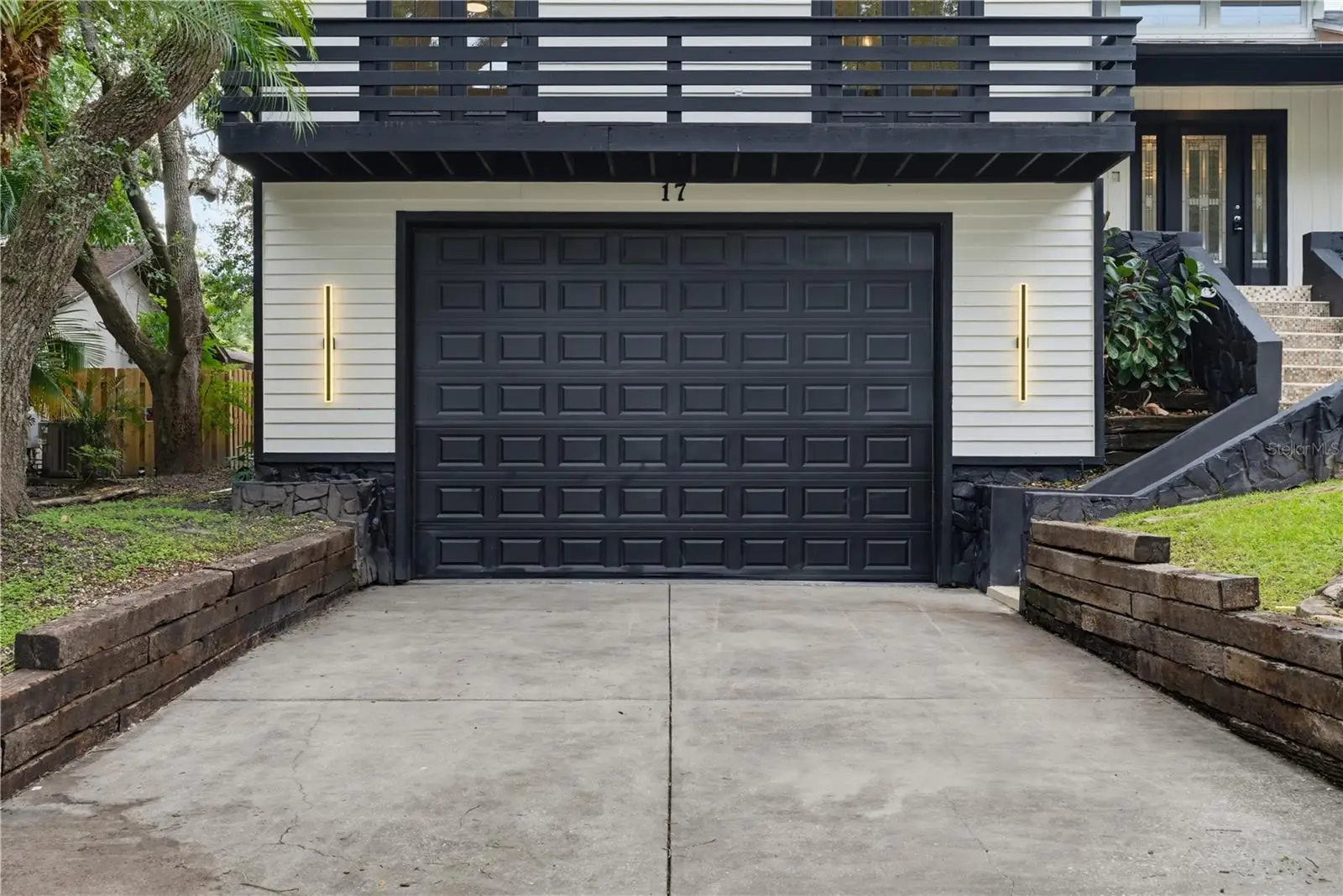 17 Pinewood Circle, FL