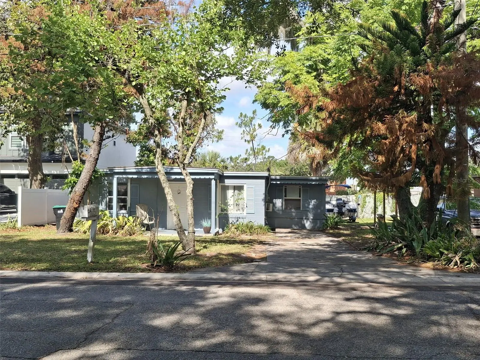 884 Michigan Street, FL