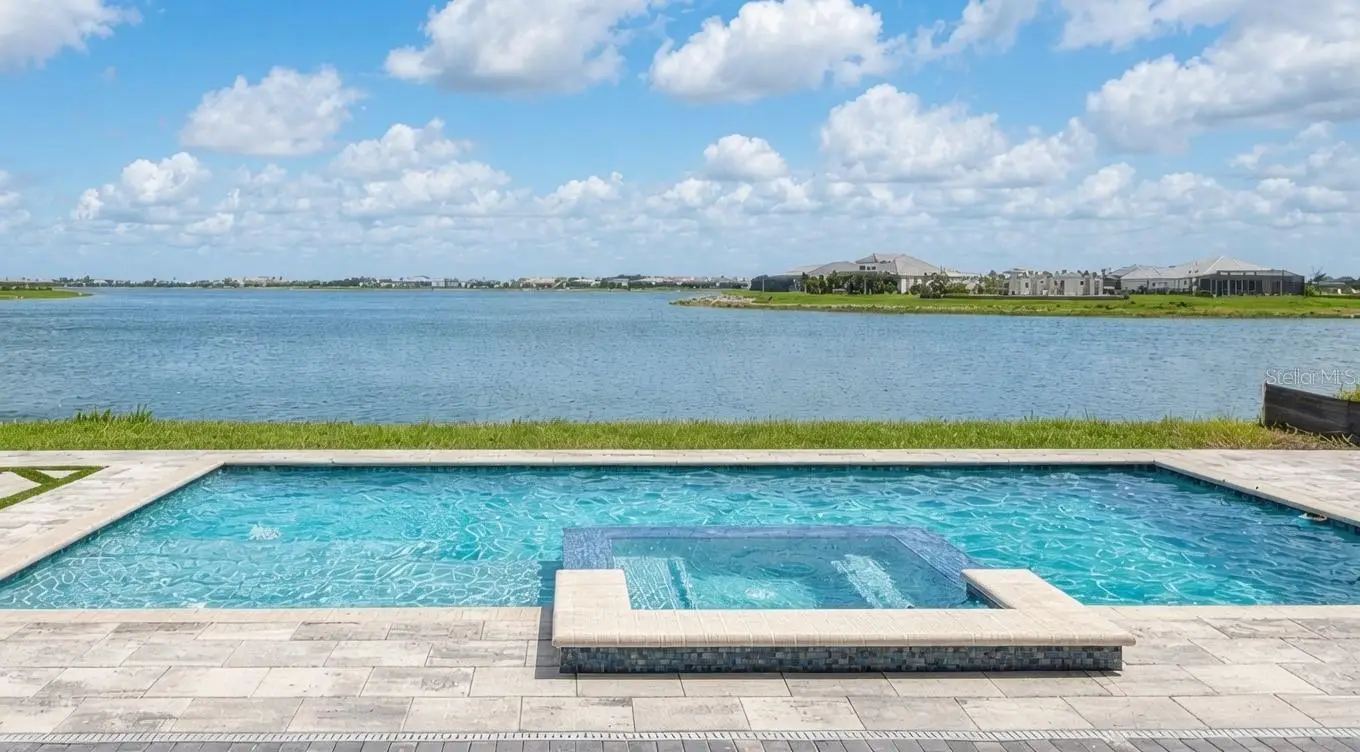 812 Blue Shell Loop, FL