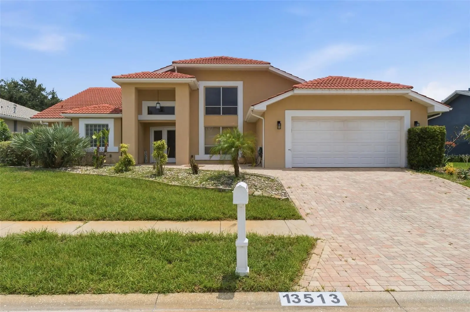 13513 Woodside Drive, FL