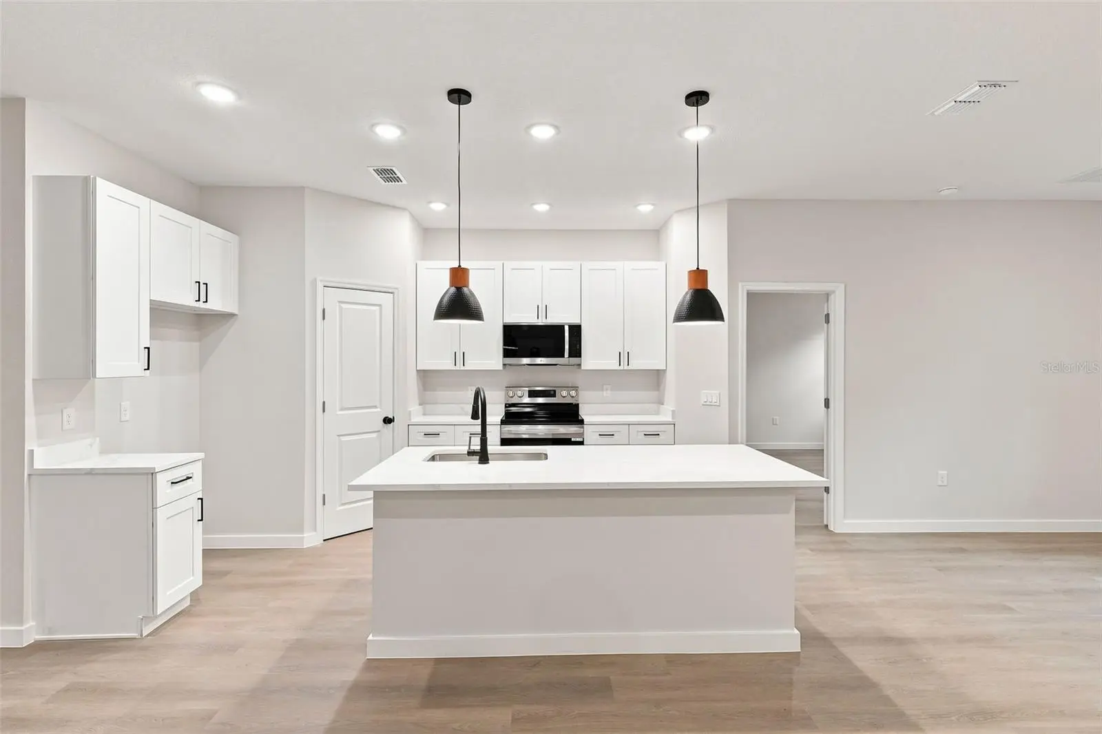 25115 Quaker Ridge Avenue, FL