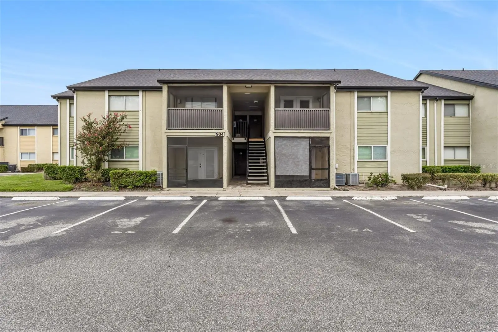 904 Lake Destiny Road, FL