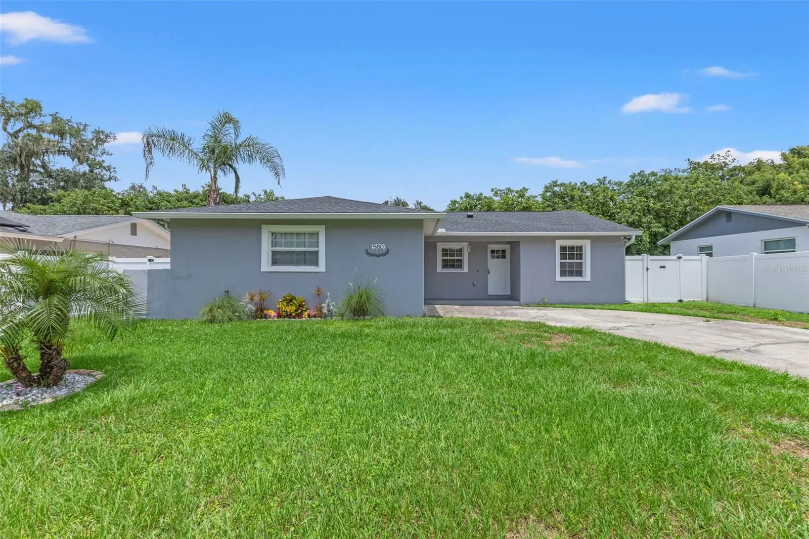 560 Robin Hill Circle, FL