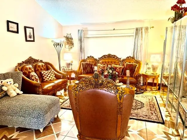 7037 Hiawassee Oak Drive, FL