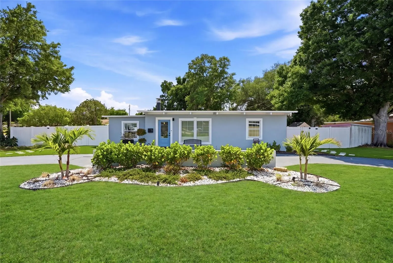 1143 Meadowlawn Drive, FL