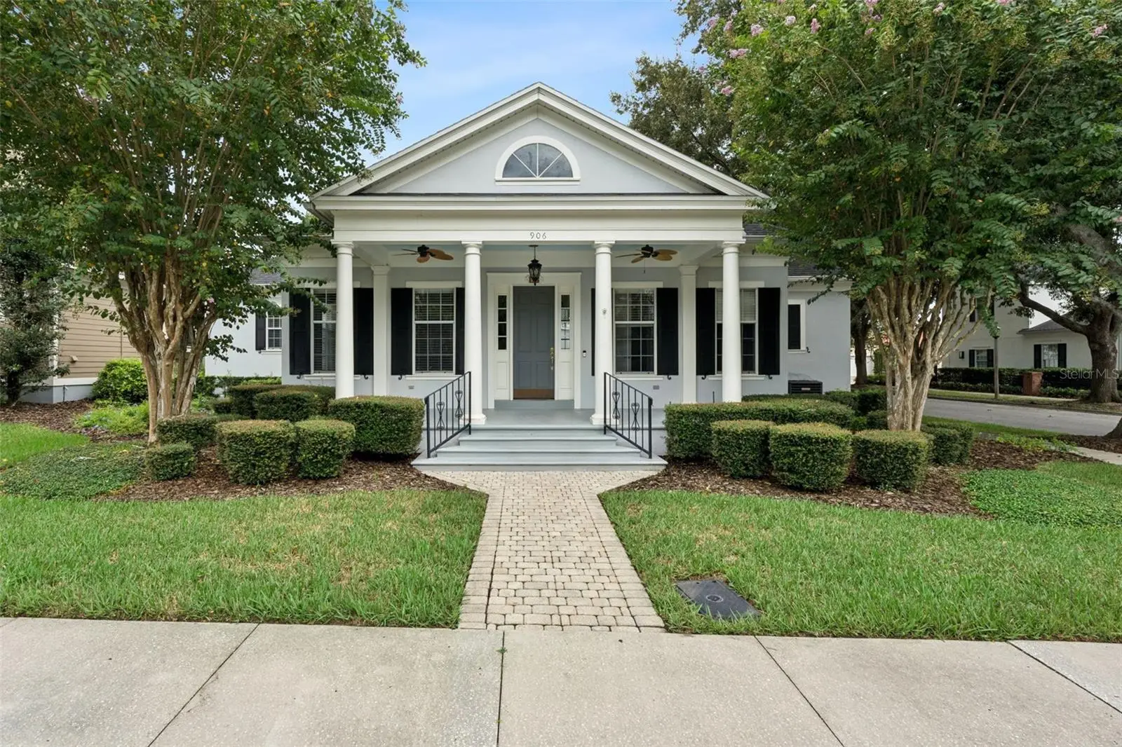 906 Spring Park Loop, FL