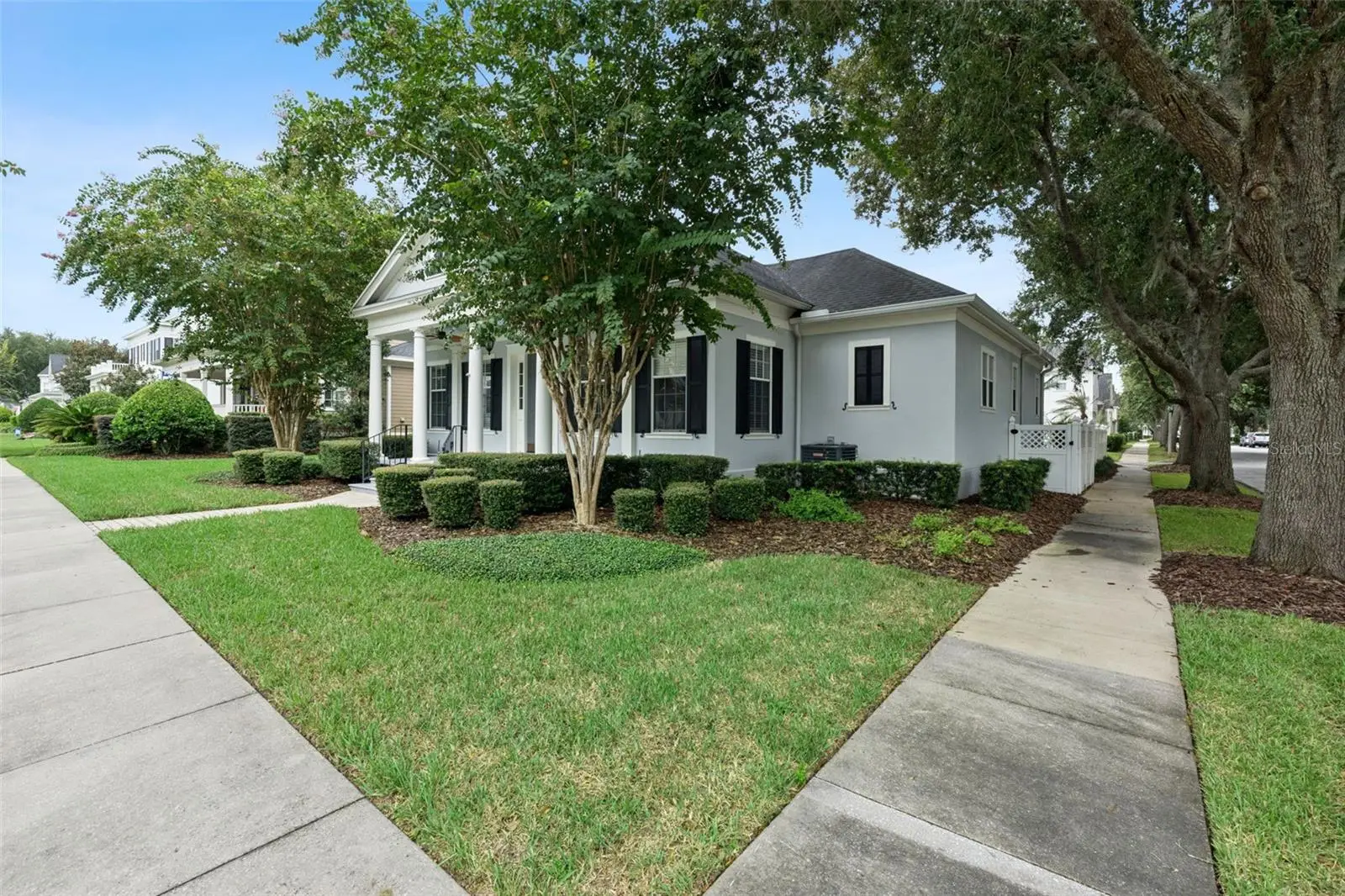 906 Spring Park Loop, FL