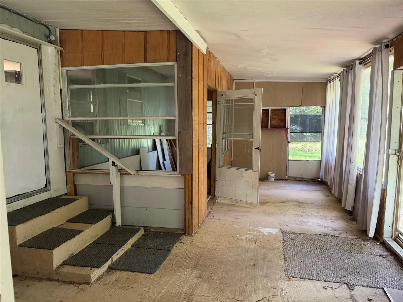 196 Robinhood Drive, FL
