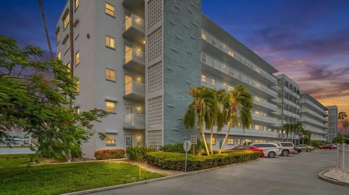 5925 Shore Boulevard, FL