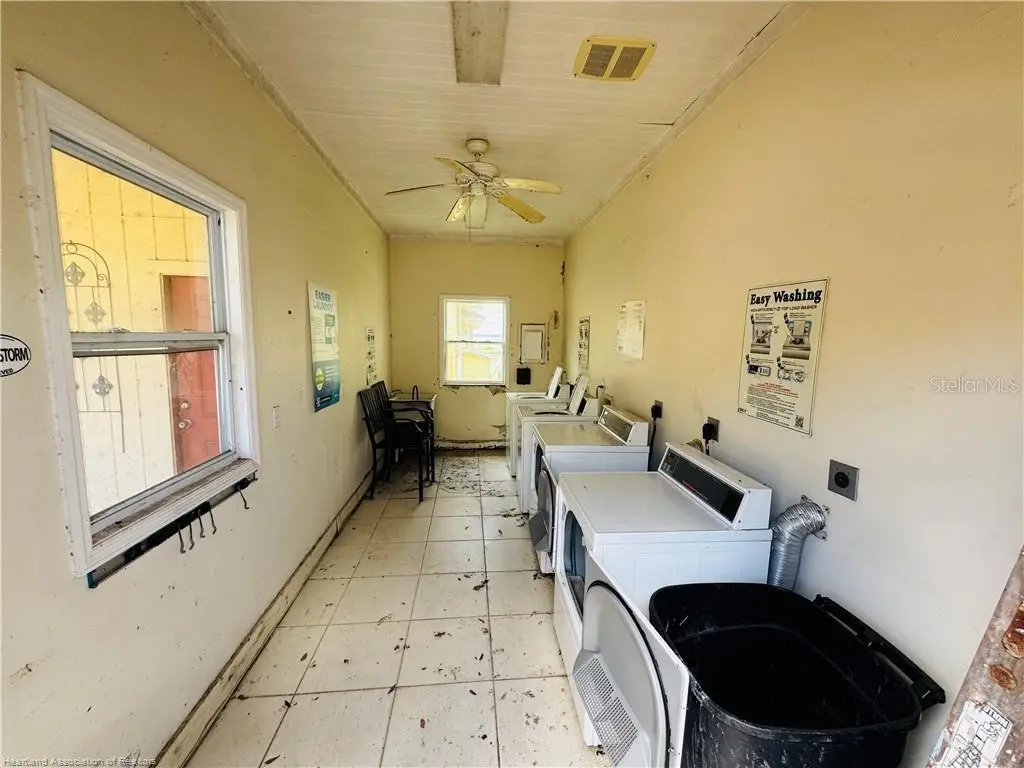 2121 Lakeview Drive, FL