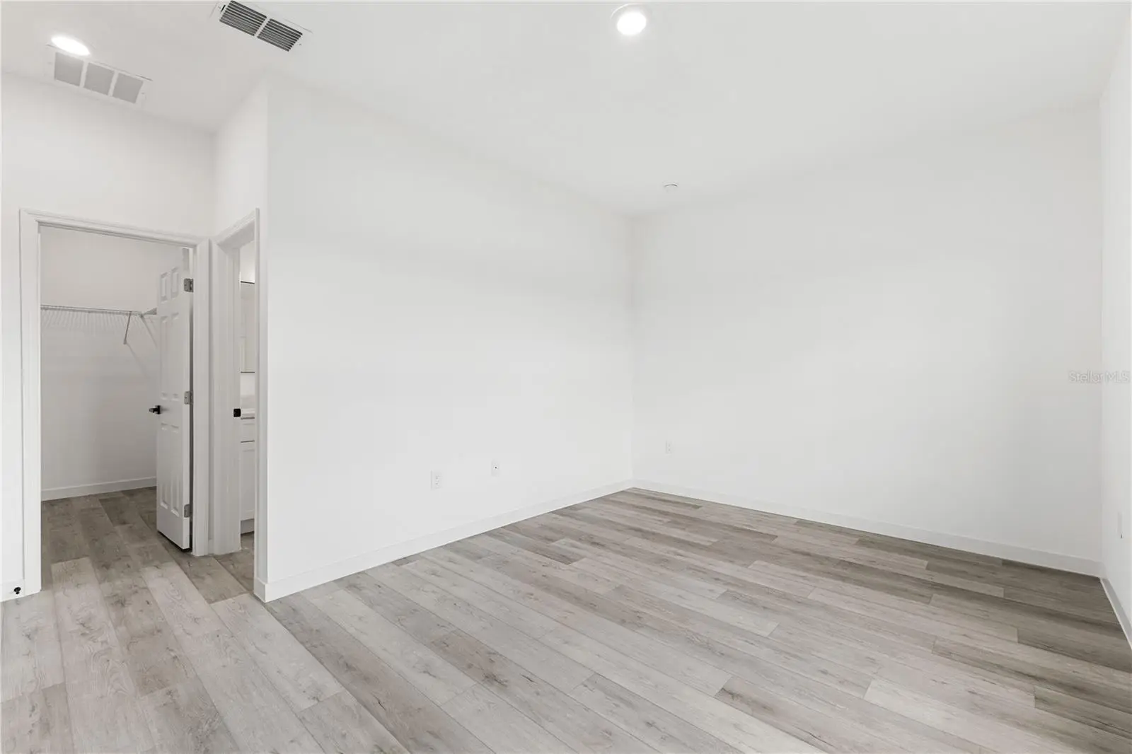 476-474 Columbia Court, FL