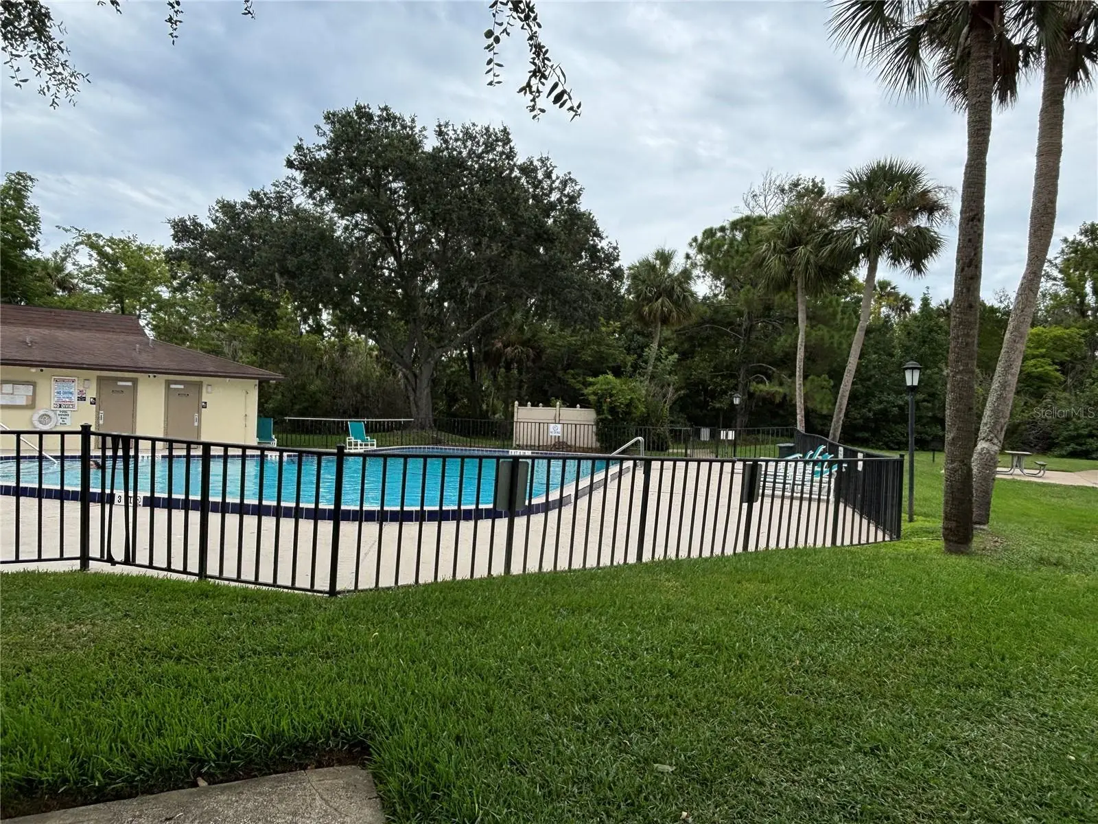 21 Oakwood Park, FL