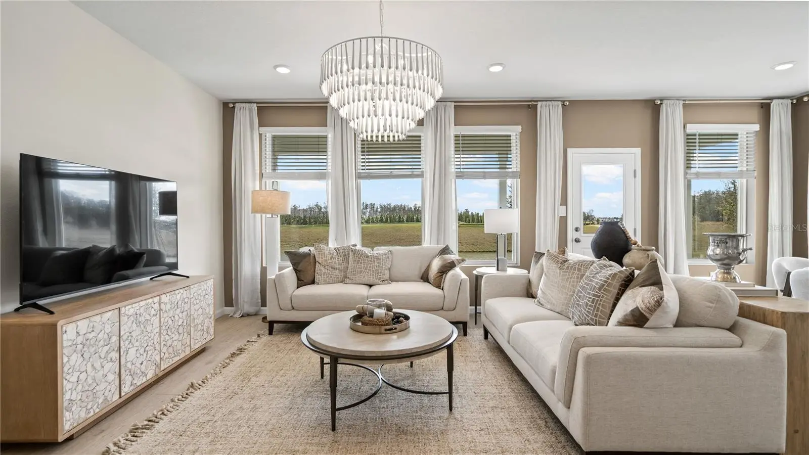 818 Tundra Loop, FL