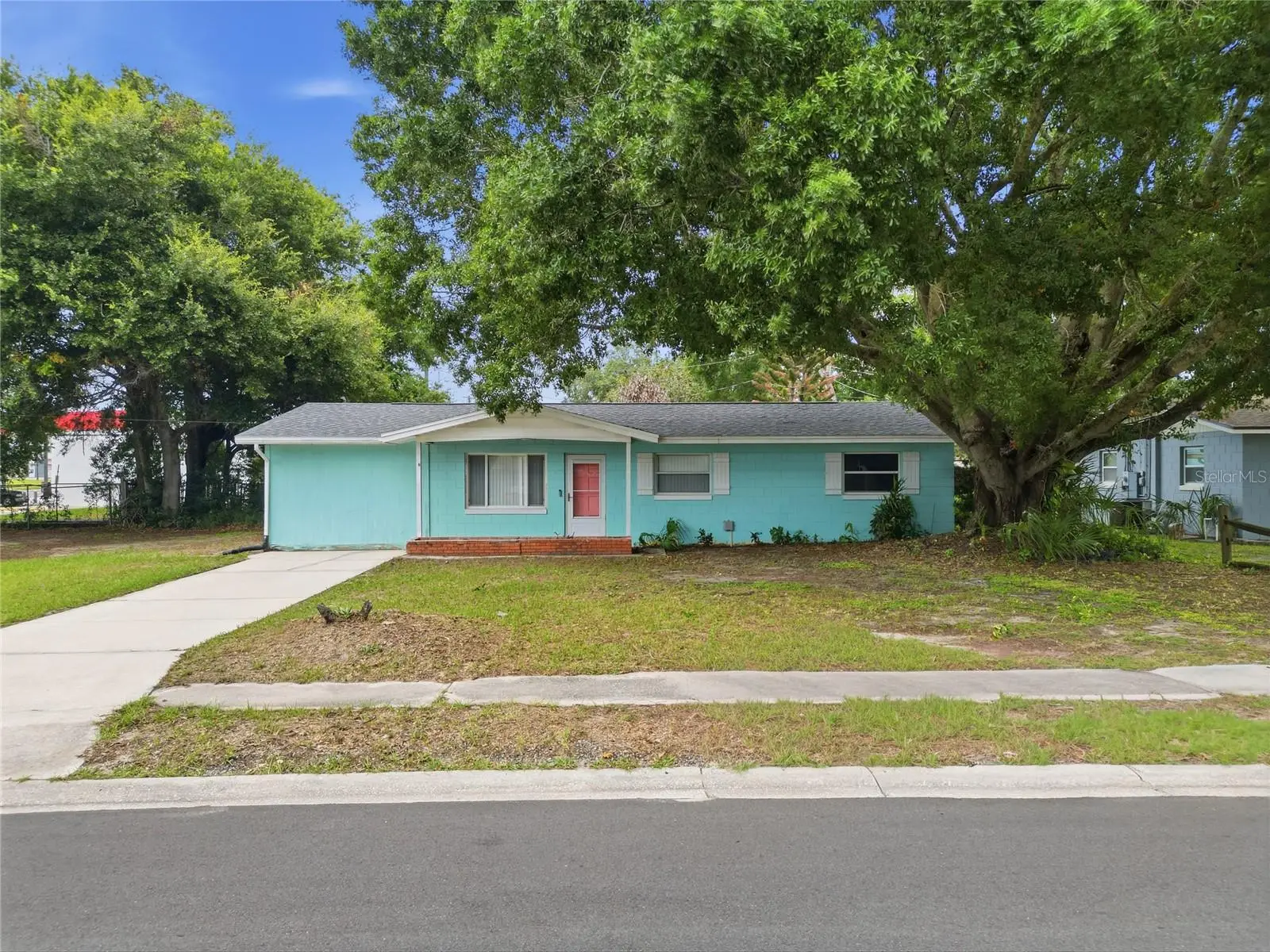 120 E Hoffman St, FL