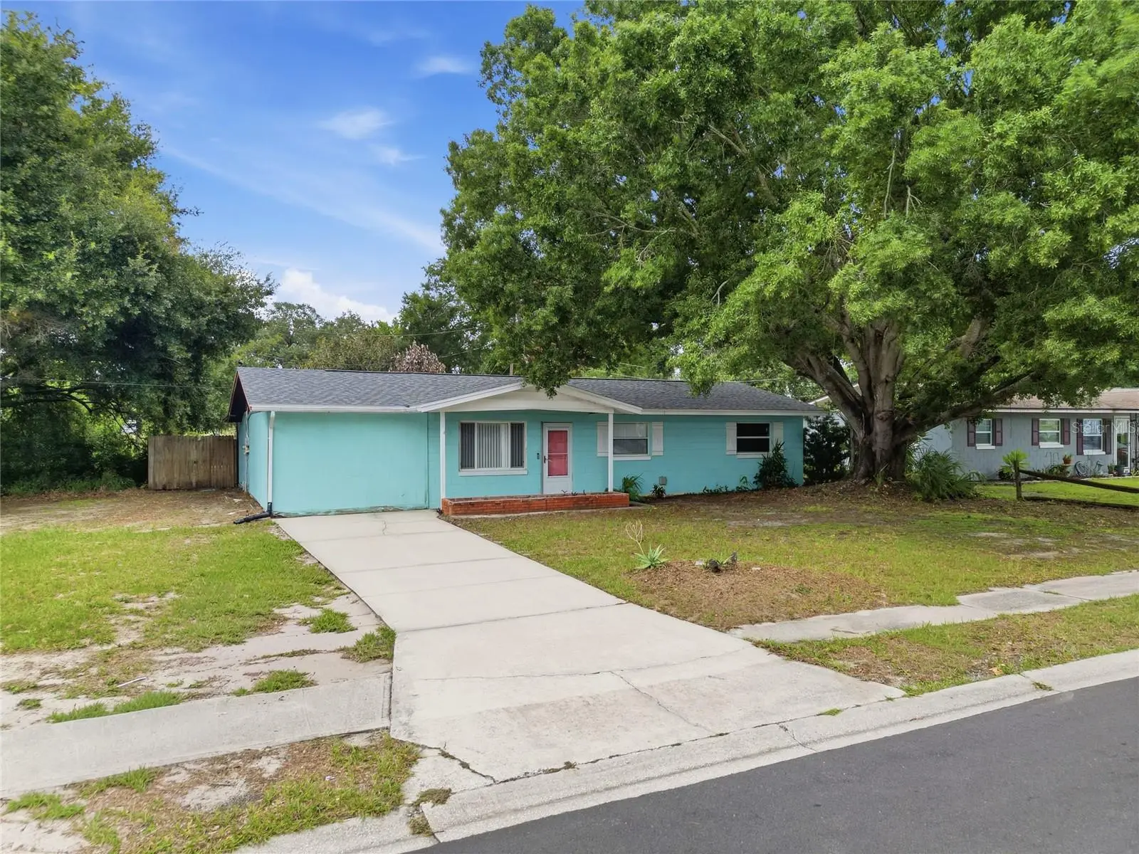 120 E Hoffman St, FL