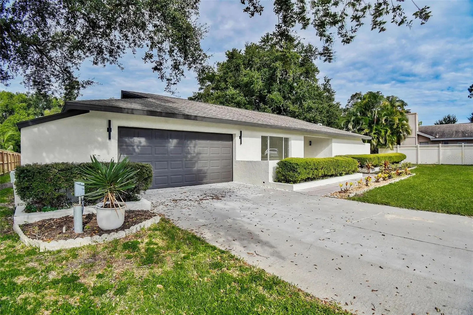 207 Dunbridge Drive, FL